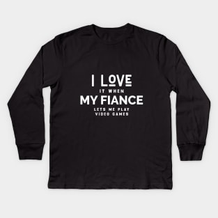 I LOVE IT WHEN MY FIANCE LETS ME PLAY VIDEO GAMES Kids Long Sleeve T-Shirt